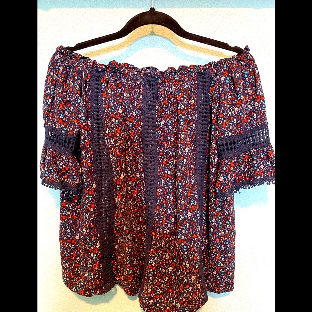 Easel Cold Shoulder Floral Top